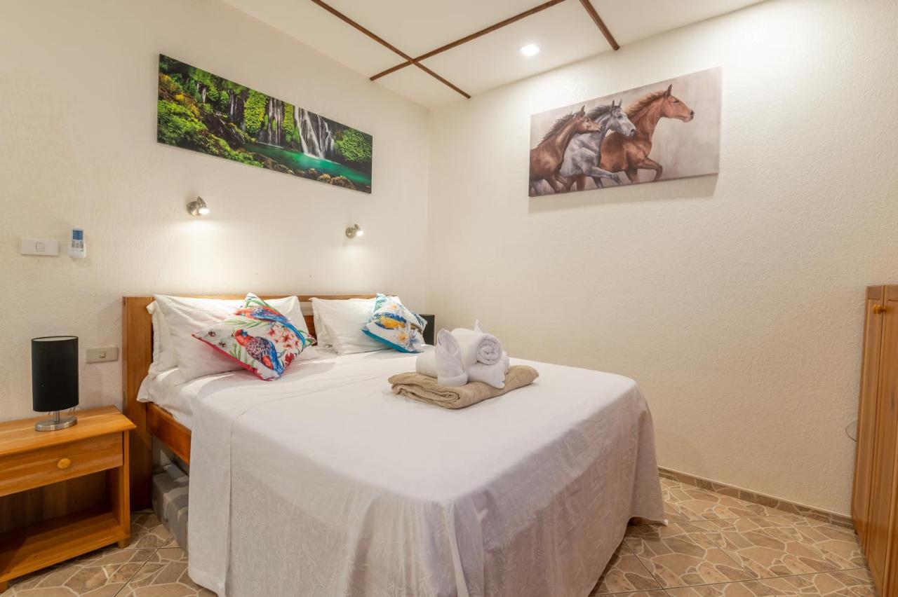 Alona Apartment *